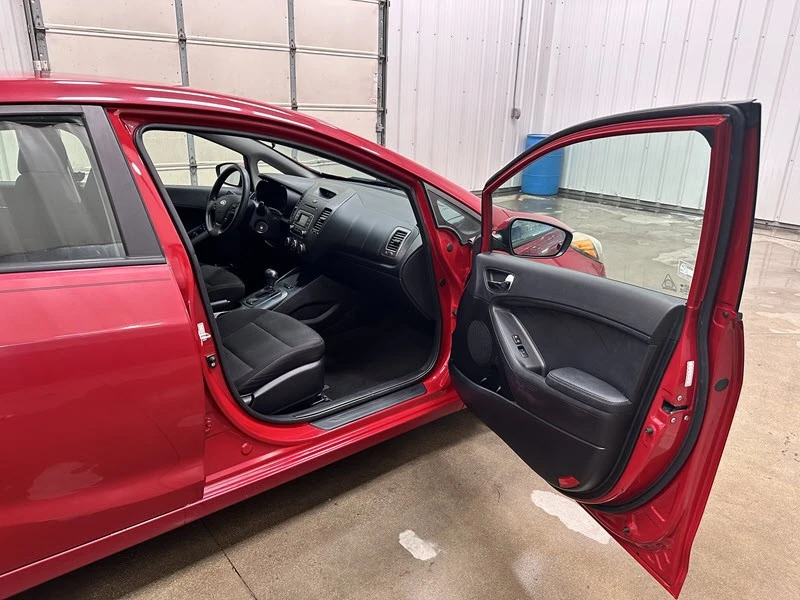 2016 Kia Forte - Image 17 of 21