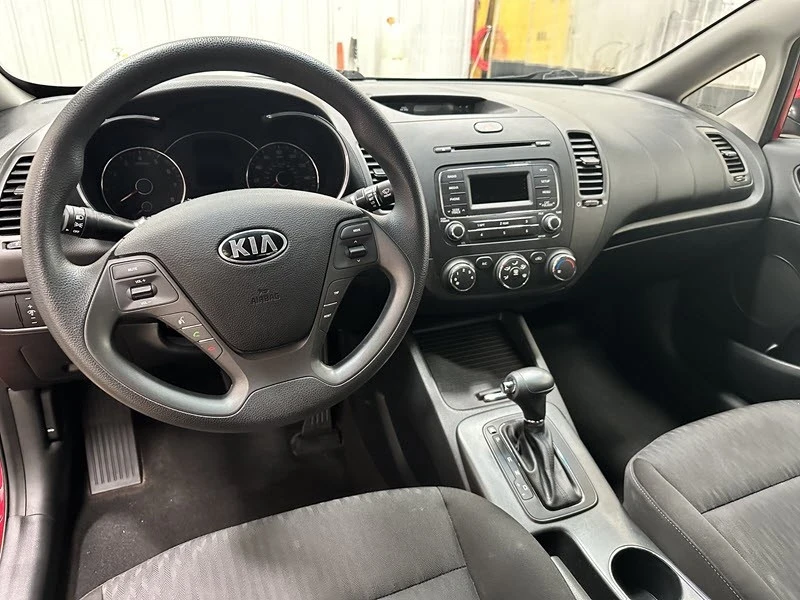 2016 Kia Forte - Image 8 of 12