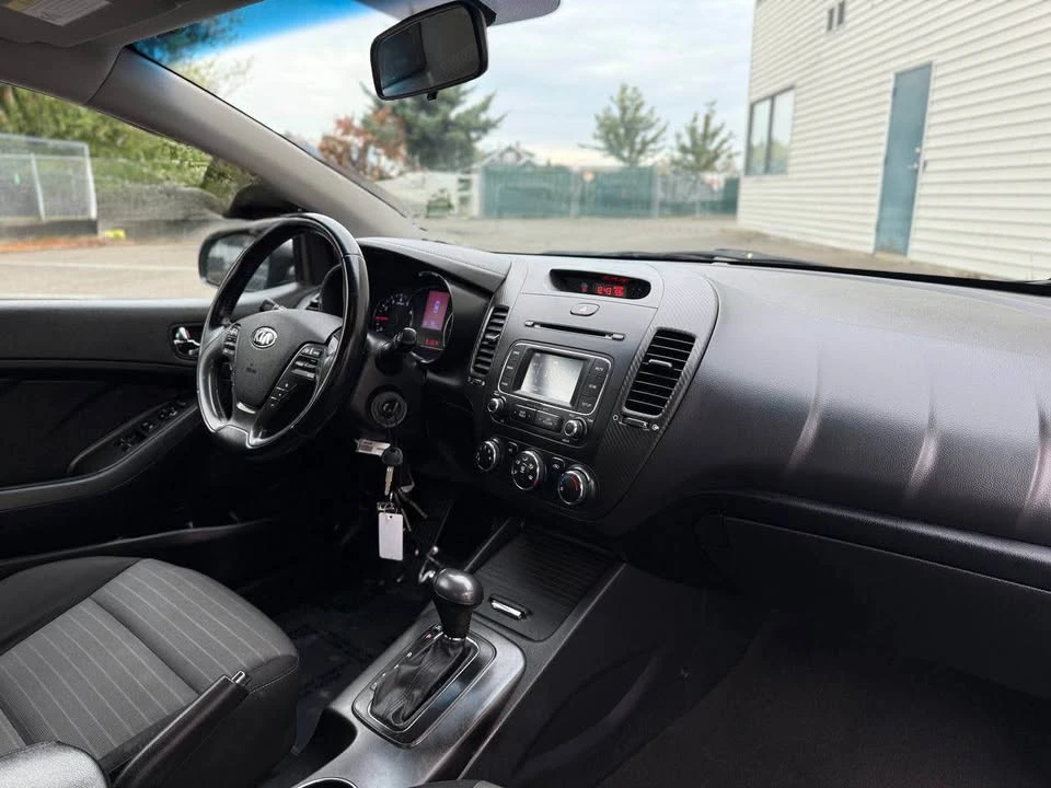 2016 Kia Forte - Image 10 of 15