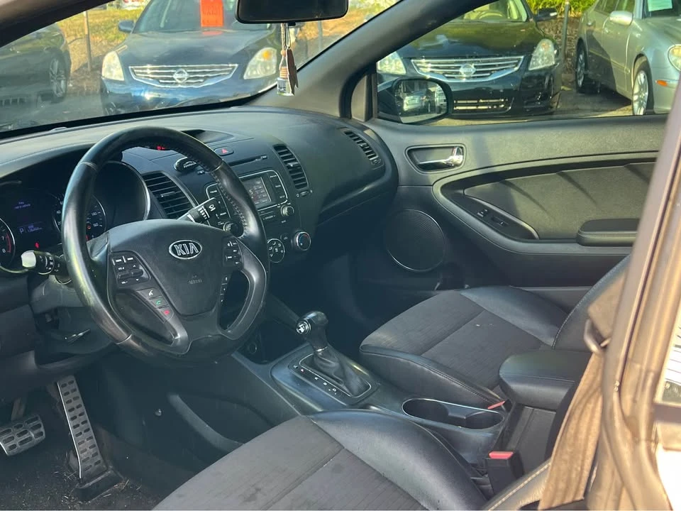 2016 Kia Forte - Image 9 of 12