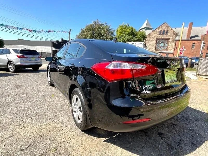 2016 Kia Forte - Image 7 of 12