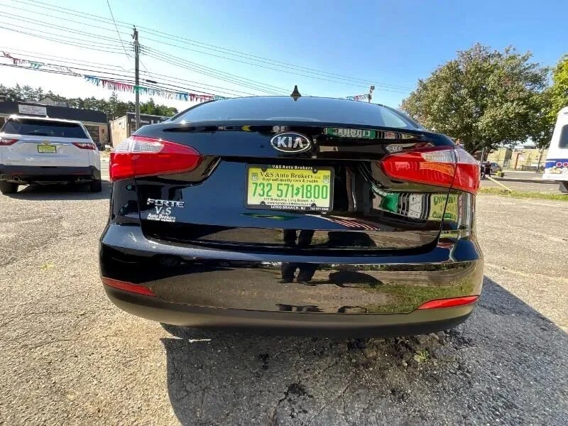 2016 Kia Forte - Image 6 of 12