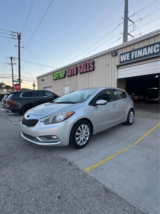 2016 Kia Forte - Image 2 of 15