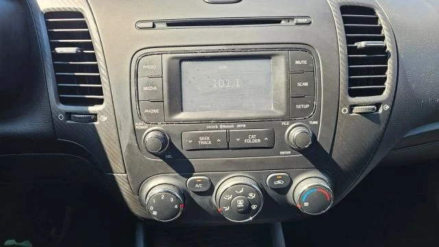 2016 Kia Forte - Image 17 of 21