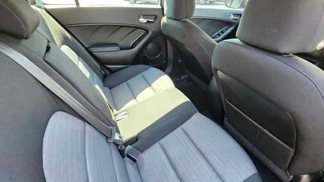 2016 Kia Forte - Image 10 of 21