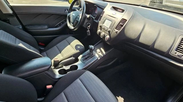 2016 Kia Forte - Image 11 of 21