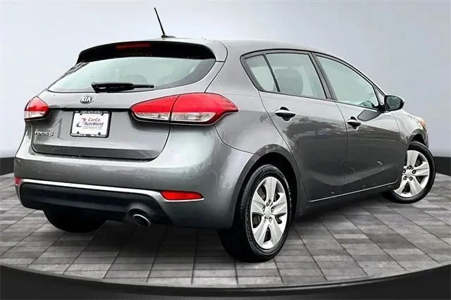 2016 Kia Forte - Image 5 of 12