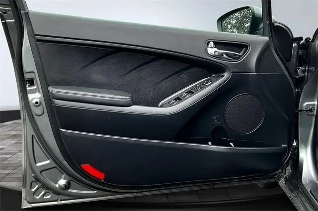 2016 Kia Forte - Image 9 of 12