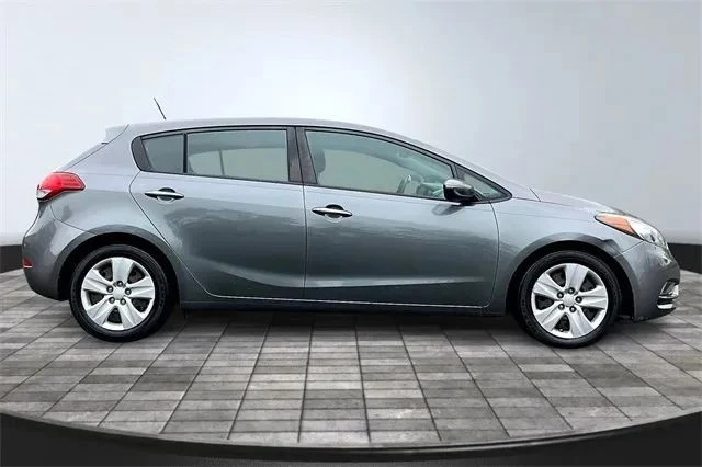 2016 Kia Forte - Image 8 of 12