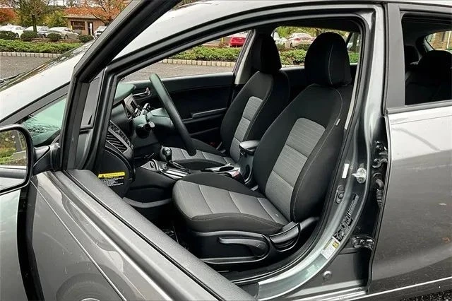 2016 Kia Forte - Image 10 of 12