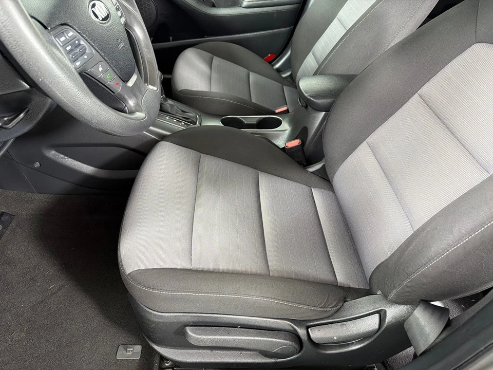 2016 Kia Forte - Image 10 of 12