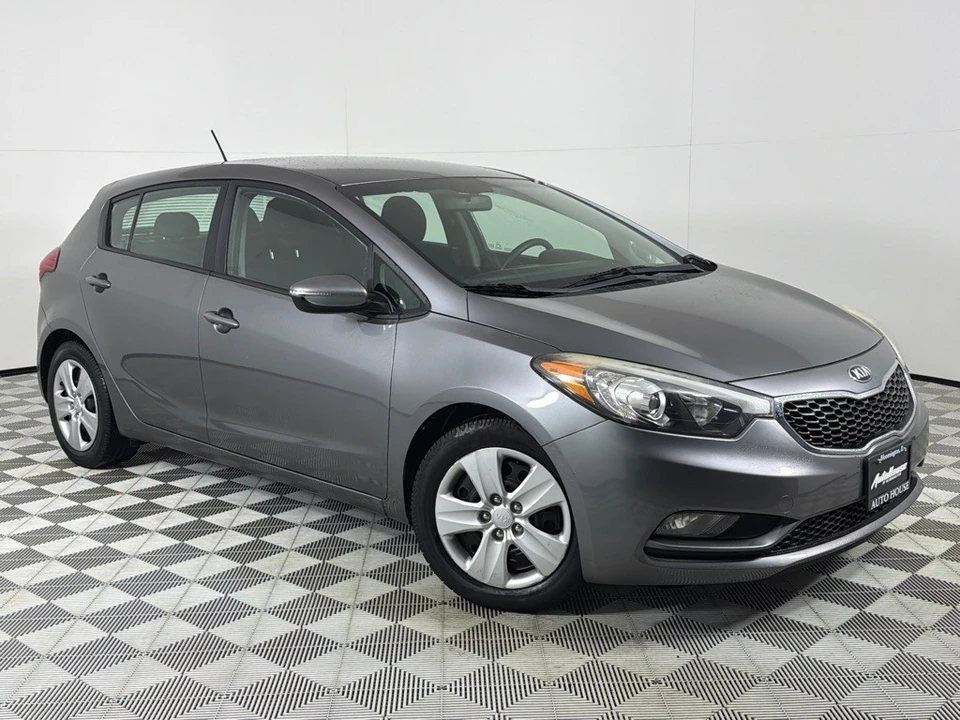 2016 Kia Forte - Image 2 of 12