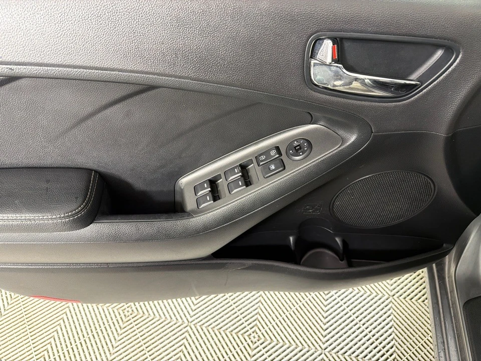 2016 Kia Forte - Image 9 of 12