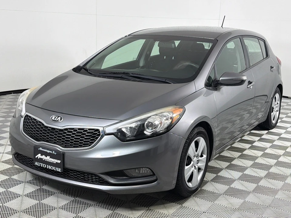 2016 Kia Forte - Image 8 of 12
