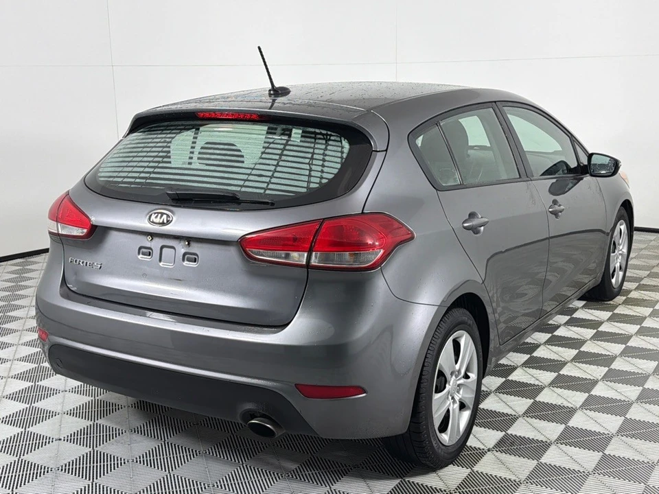 2016 Kia Forte - Image 5 of 12