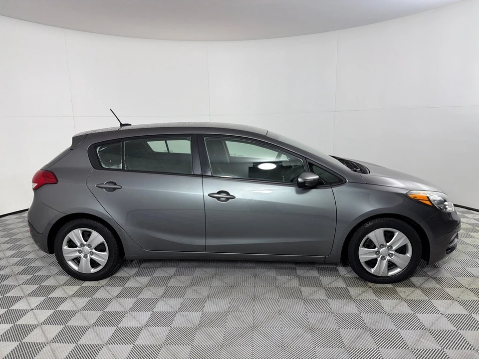 2016 Kia Forte - Image 4 of 12