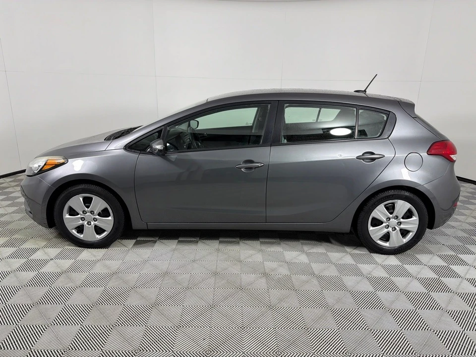 2016 Kia Forte - Image 7 of 12