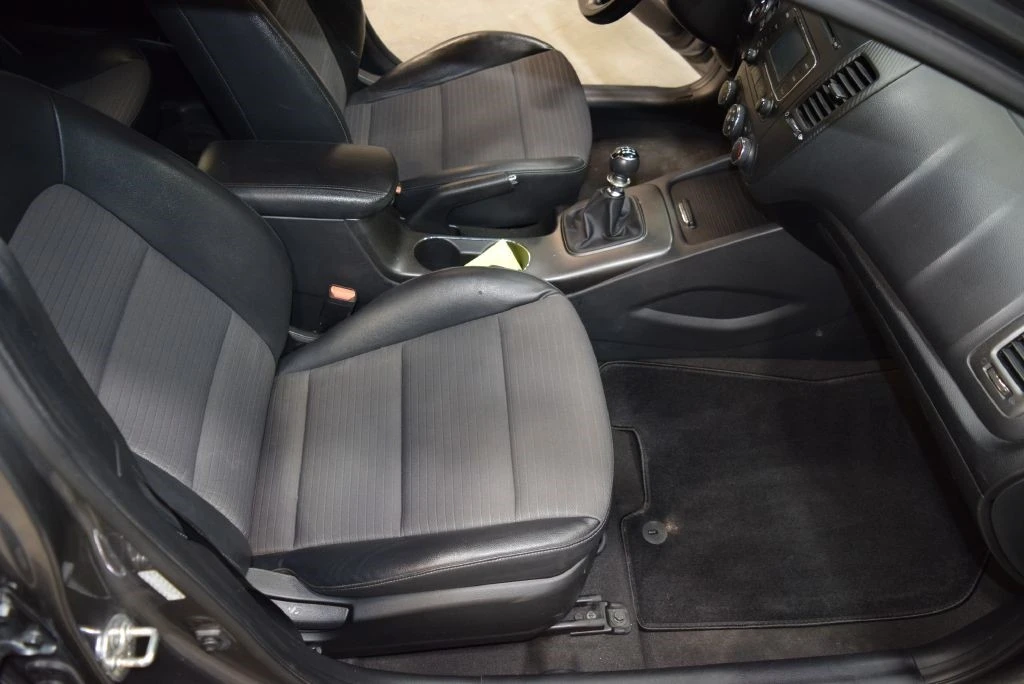 2016 Kia Forte - Image 19 of 21