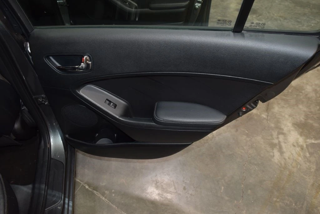 2016 Kia Forte - Image 18 of 21