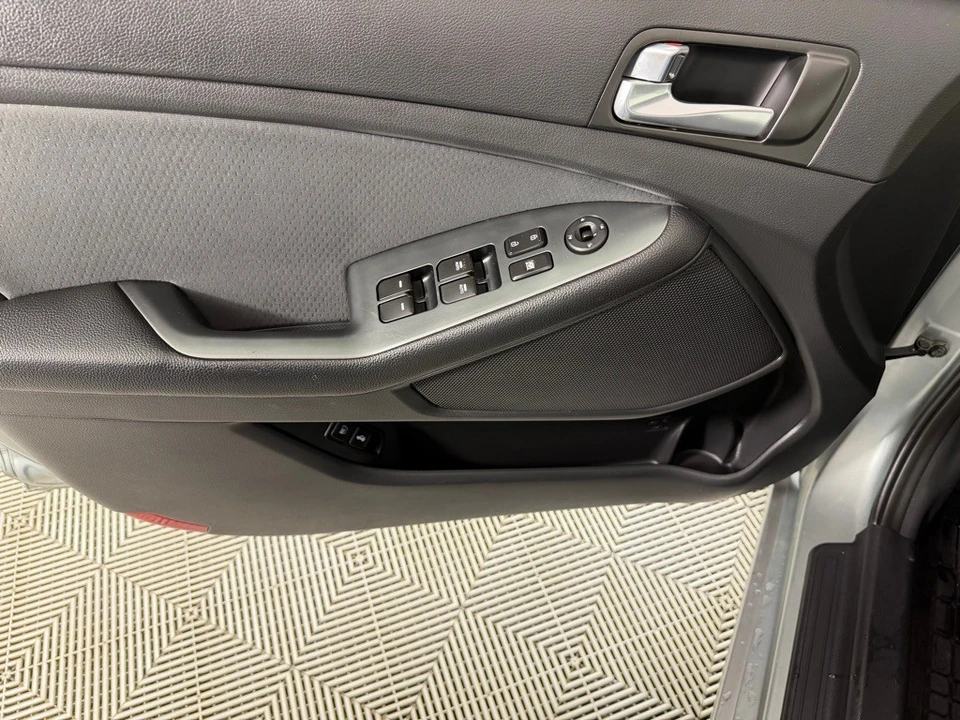 2016 Kia Optima/K5 - Image 10 of 21
