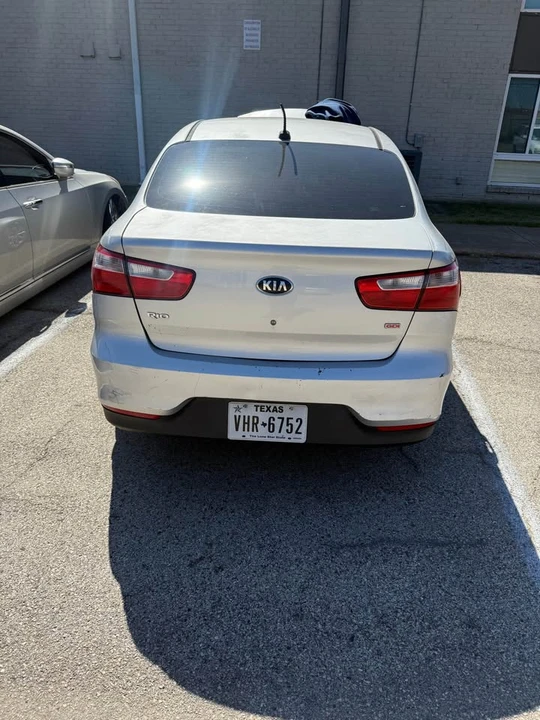 2016 Kia Rio - Image 5 of 11