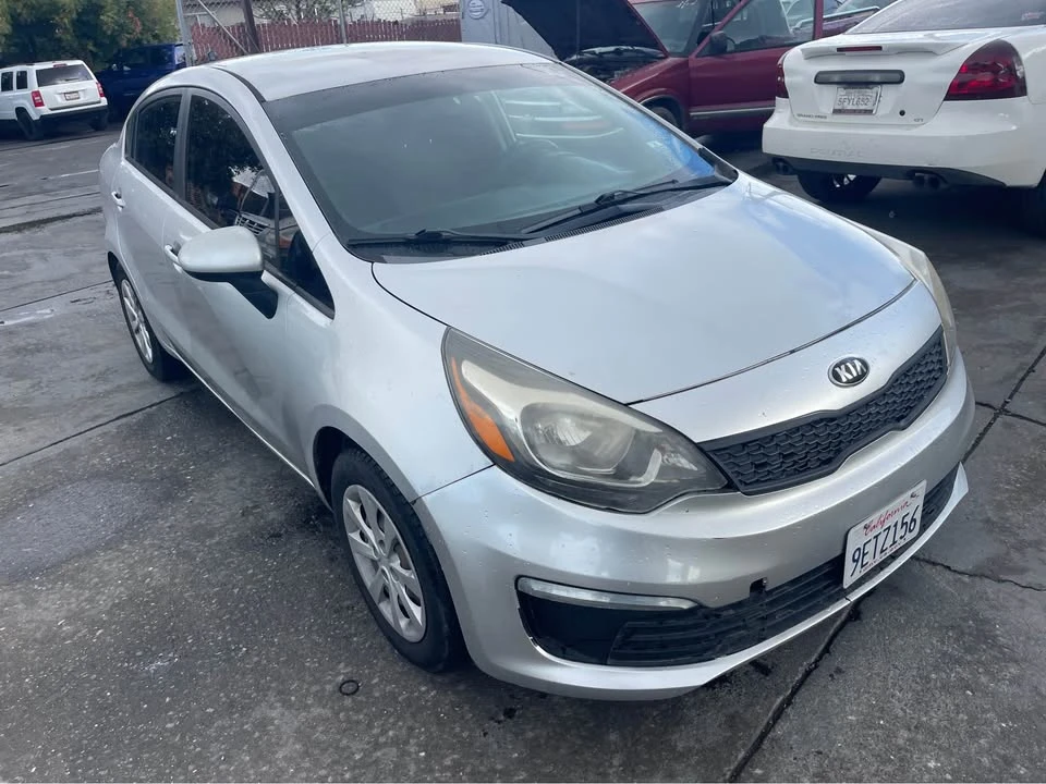 2016 Kia Rio - Image 2 of 5