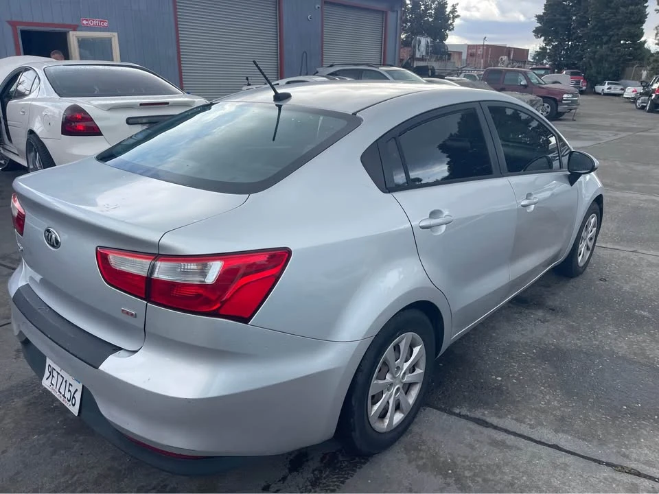 2016 Kia Rio - Image 3 of 5