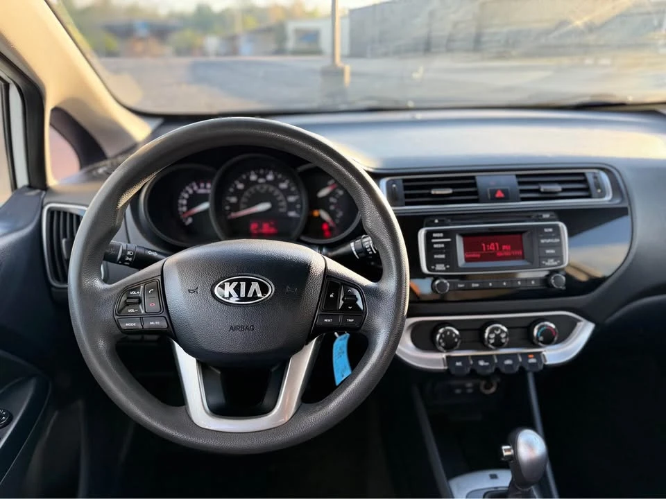 2016 Kia Rio - Image 12 of 15