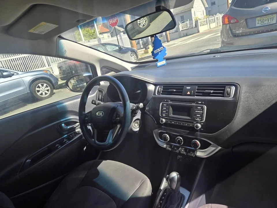2016 Kia Rio - Image 2 of 3