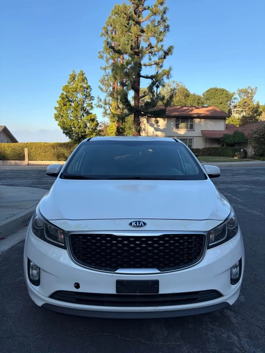 2016 Kia Carnival - Image 6 of 15