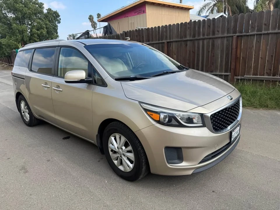 2016 Kia Carnival - Image 3 of 7
