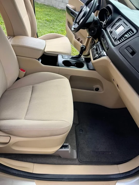 2016 Kia Carnival - Image 6 of 7