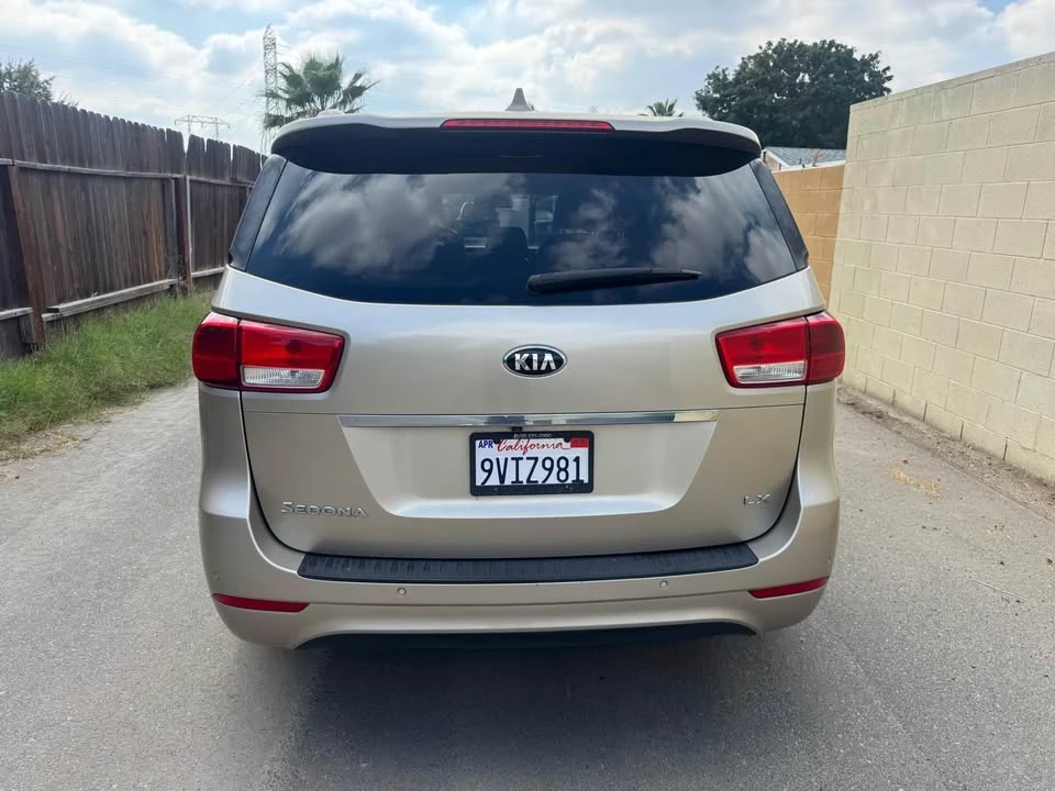 2016 Kia Carnival - Image 4 of 7