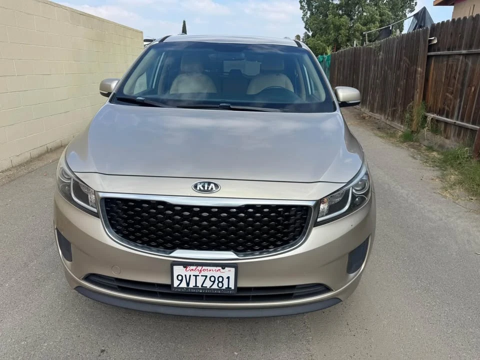2016 Kia Carnival - Image 2 of 7