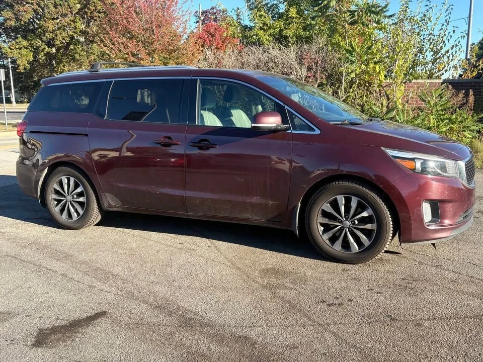 2016 Kia Carnival - Image 4 of 10