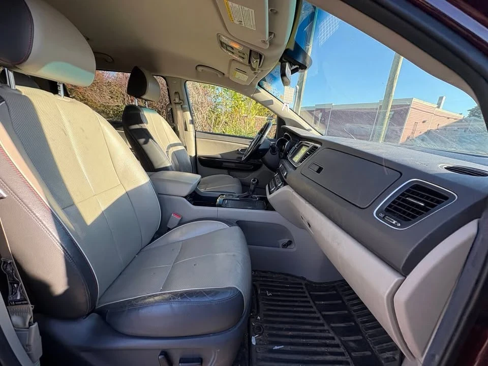2016 Kia Carnival - Image 7 of 10