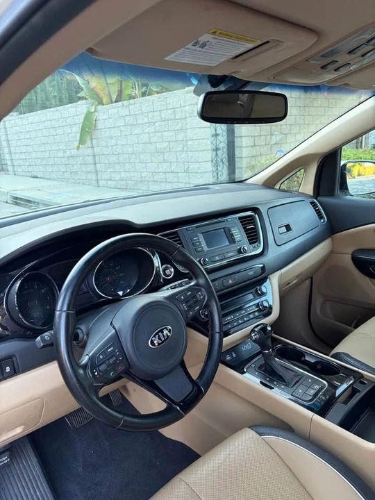 2016 Kia Carnival - Image 12 of 15