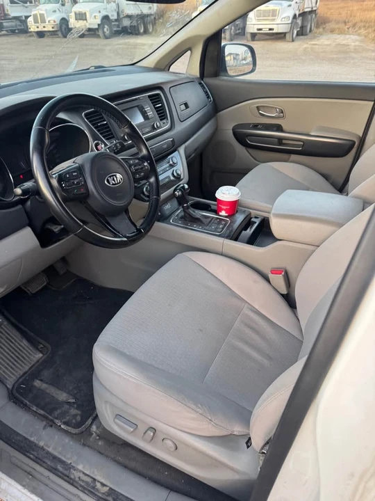 2016 Kia Carnival - Image 4 of 4