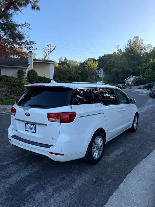 2016 Kia Carnival - Image 3 of 15