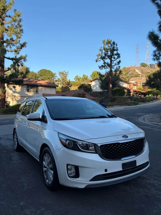 2016 Kia Carnival - Image 7 of 15