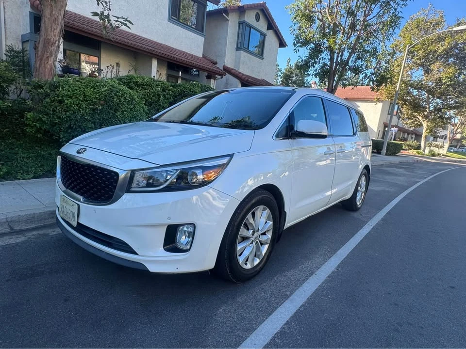 2016 Kia Carnival - Image 2 of 13