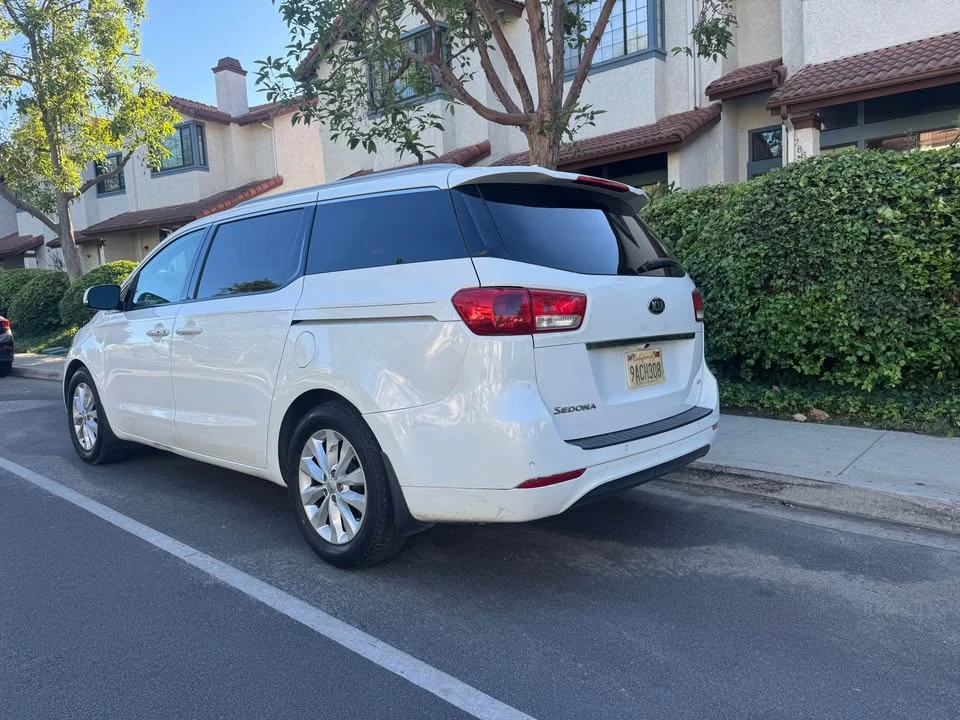 2016 Kia Carnival - Image 4 of 13