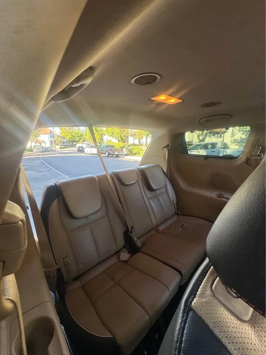 2016 Kia Carnival - Image 11 of 13
