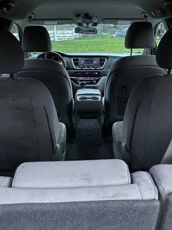2016 Kia Carnival - Image 11 of 12