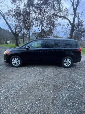 2016 Kia Carnival - Image 5 of 12