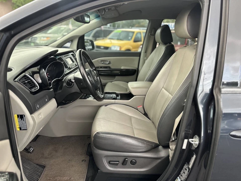 2016 Kia Carnival - Image 14 of 21