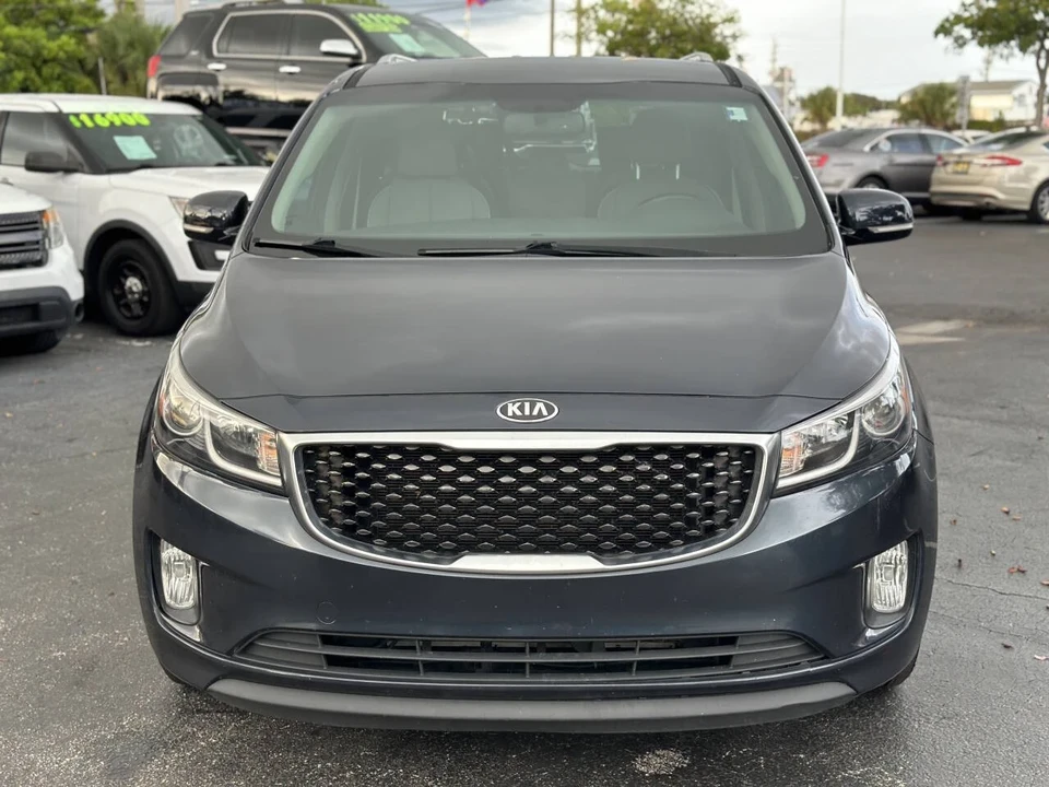2016 Kia Carnival - Image 10 of 12