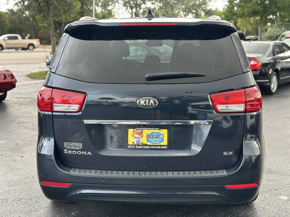2016 Kia Carnival - Image 6 of 21