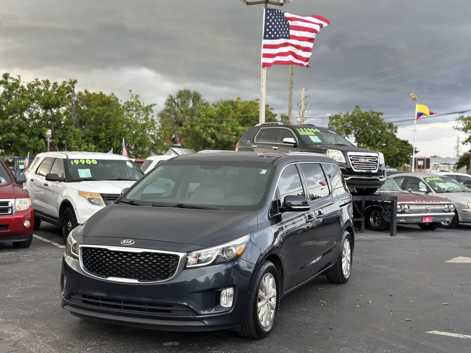 2016 Kia Carnival - Image 11 of 21