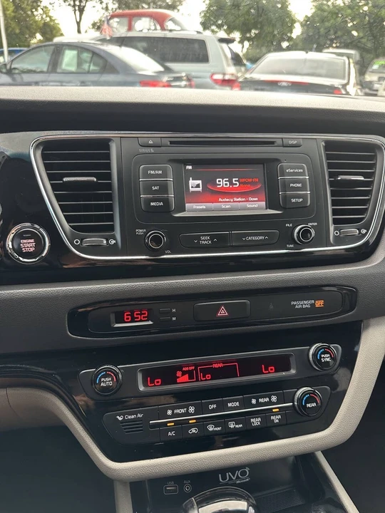 2016 Kia Carnival - Image 19 of 21
